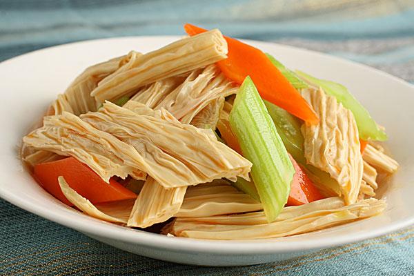 腐竹和什么炒好吃，腐竹跟什么炒比较好吃