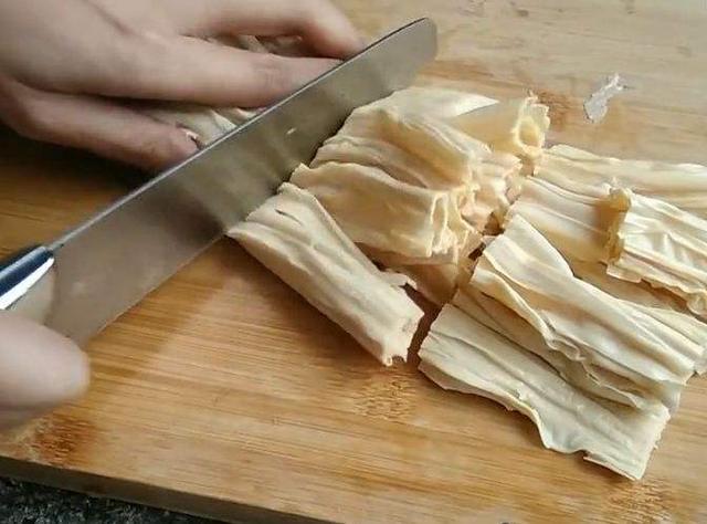 腐竹和什么炒好吃，腐竹跟什么炒比较好吃