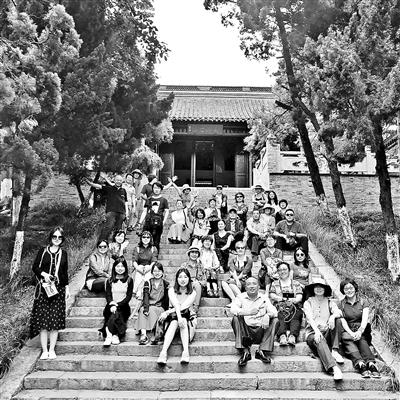 汪曾祺散文好段赏析，平淡中的诗意——汪曾祺散文语言赏析