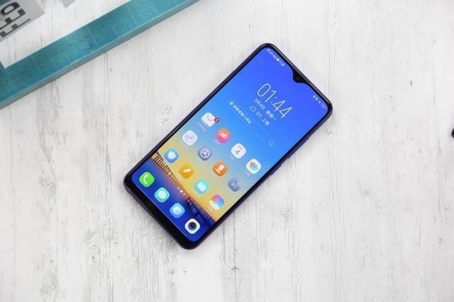 vivo手机新款，vivo新款手机性价比高最值得入手（vivo一口气发布三款旗舰）