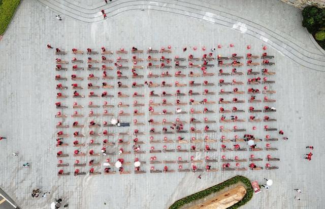 国内顶级古筝演奏家，爱弹古筝的王桂香：独坐慢抚琴