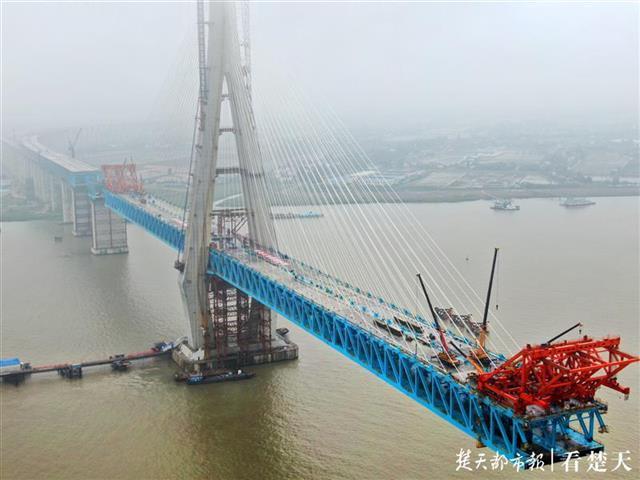 沪通长江大桥建造史，国内最高世界跨度最大