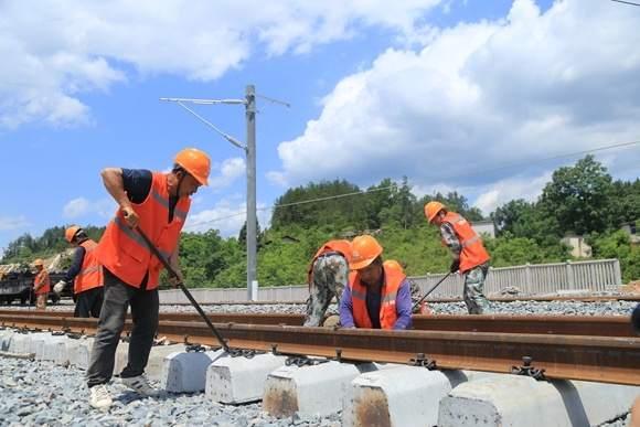新建重庆至黔江铁路建设加速推进，<新华全媒+>新建重庆至黔江铁路建设加速推进