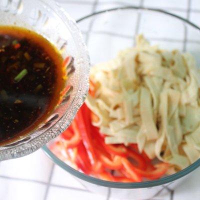 夏天夜宵High起来凉拌豆皮，凉拌甜豆皮（凉拌豆皮丝：夏天必备凉菜）