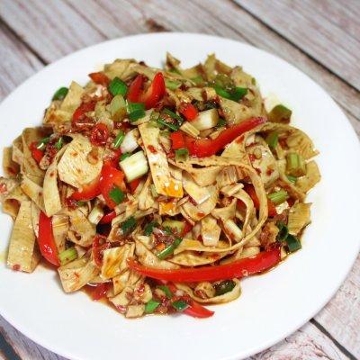夏天夜宵High起来凉拌豆皮，凉拌甜豆皮（凉拌豆皮丝：夏天必备凉菜）