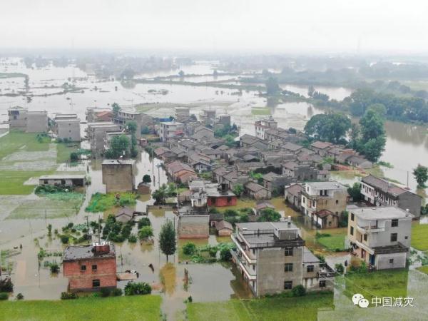 南方地区多省份遭遇洪涝灾害，我国多地遭遇大暴雨袭击……