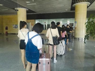 川南城际铁路开通日期，明年6月30日川南城际铁路内自泸段开通运营
