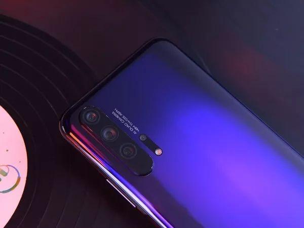 值得入手的一款手机推荐，高性价比手机怎么选