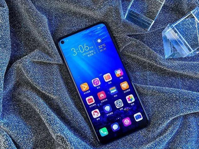 值得入手的一款手机推荐，高性价比手机怎么选