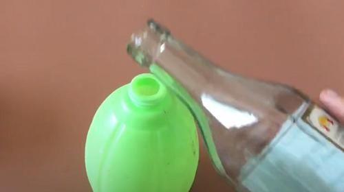 胶带胶印如何清除，撕掉胶带后的胶带印很难清理