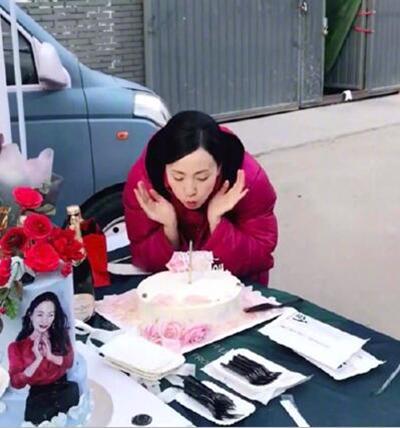 徐峥和小陶虹的爱情故事，徐峥给老婆小陶虹庆祝生日