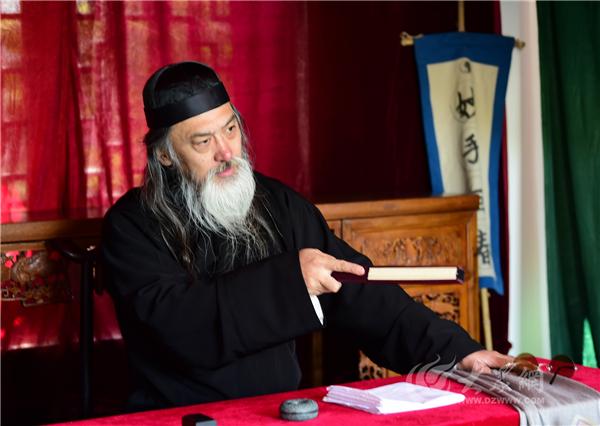 你还记得大明湖畔的夏雨荷么，雨中走进百花洲