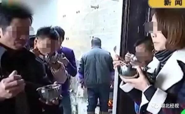 猪血生吃会伤身体吗，男子生吃猪血30年