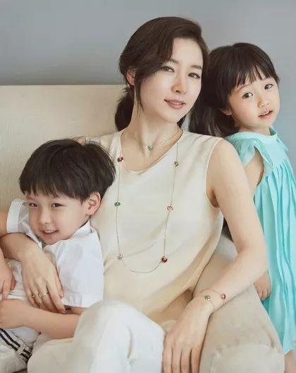 50岁李英爱近况，48岁李英爱再复出