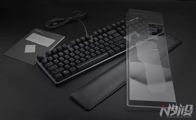 华硕rgb机械键盘，评测售价2199元的ROG玩家国度GK2000