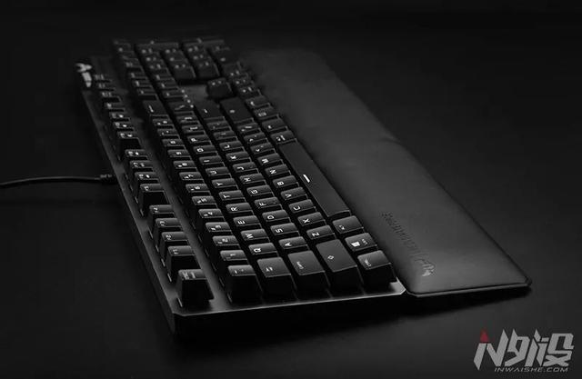 华硕rgb机械键盘，评测售价2199元的ROG玩家国度GK2000