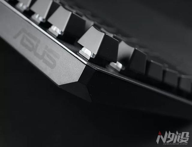 华硕rgb机械键盘，评测售价2199元的ROG玩家国度GK2000