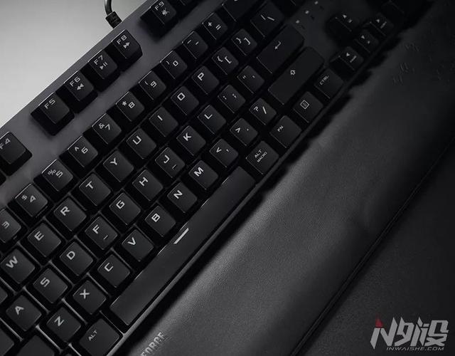 华硕rgb机械键盘，评测售价2199元的ROG玩家国度GK2000