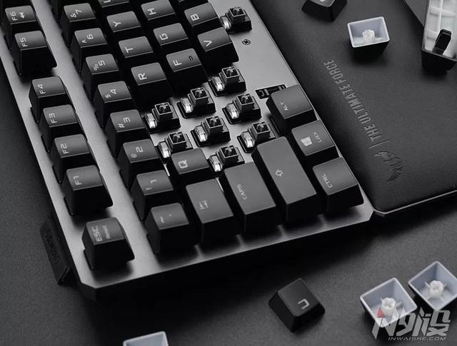华硕rgb机械键盘，评测售价2199元的ROG玩家国度GK2000