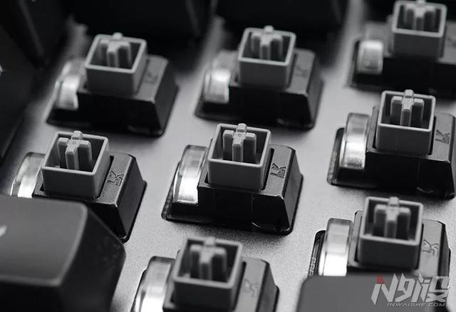 华硕rgb机械键盘，评测售价2199元的ROG玩家国度GK2000