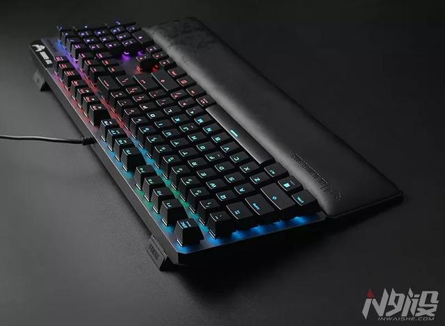 华硕rgb机械键盘，评测售价2199元的ROG玩家国度GK2000