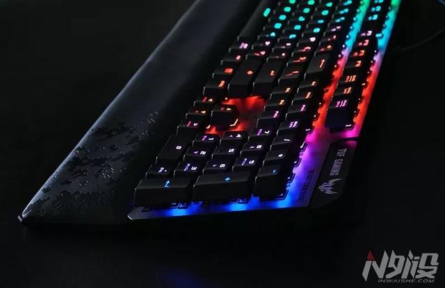 华硕rgb机械键盘，评测售价2199元的ROG玩家国度GK2000