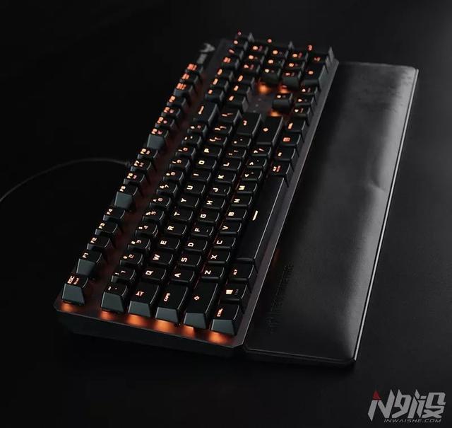 华硕rgb机械键盘，评测售价2199元的ROG玩家国度GK2000