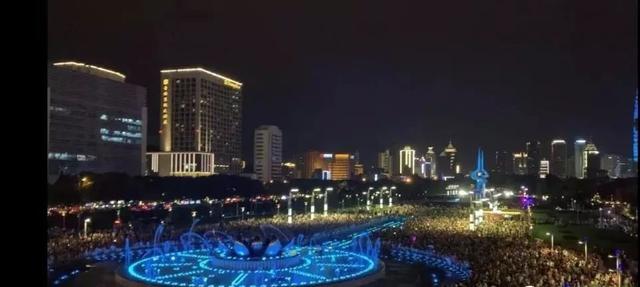 泉城广场喷泉时间，济南泉城广场喷泉晚上时间（济南泉城广场-黑虎泉半日游）