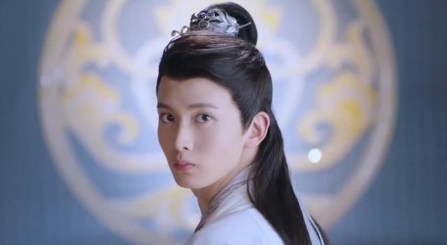 陈宥维个人资料，陈宥维为什么被称贵族（穿白T搭设计感牛仔裤酷帅个性）