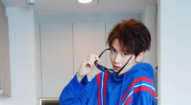 陈宥维个人资料，陈宥维为什么被称贵族（穿白T搭设计感牛仔裤酷帅个性）