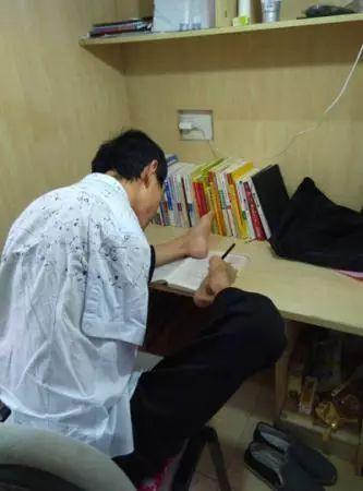 对于彭超的故事的观后感，自强故事无臂青年彭超一路知难而进