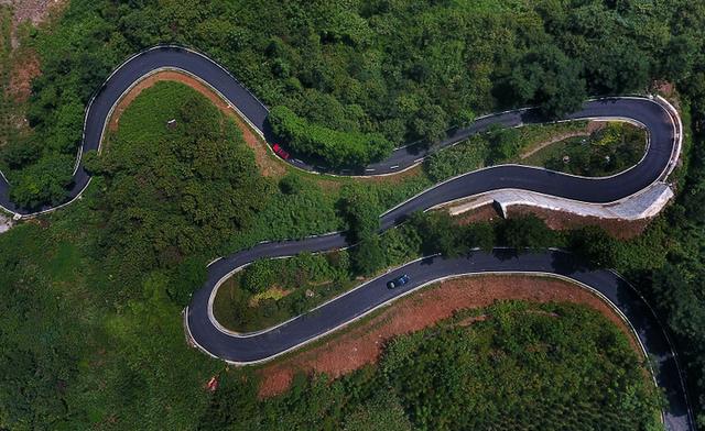 义乌大山里的富人村，翁荣金靠卖袜子成为义乌知名富豪