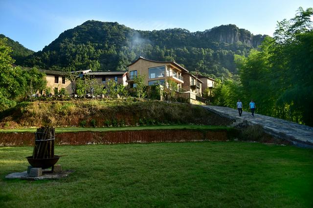 义乌大山里的富人村，翁荣金靠卖袜子成为义乌知名富豪