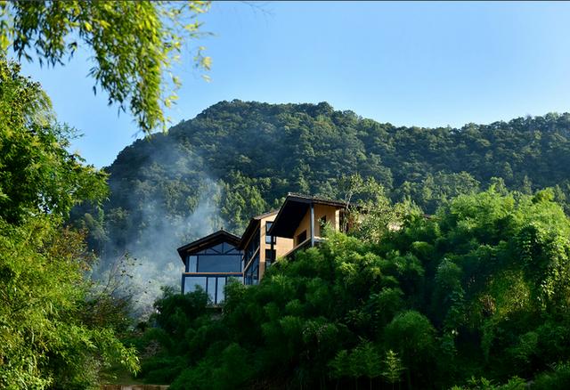 义乌大山里的富人村，翁荣金靠卖袜子成为义乌知名富豪
