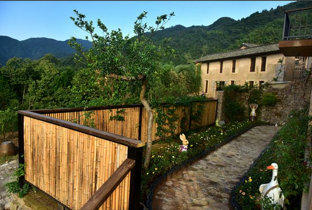 义乌大山里的富人村，翁荣金靠卖袜子成为义乌知名富豪