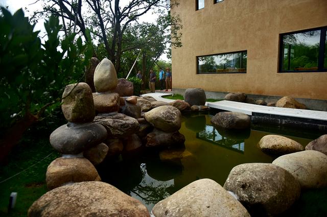 义乌大山里的富人村，翁荣金靠卖袜子成为义乌知名富豪