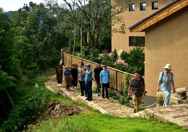 义乌大山里的富人村，翁荣金靠卖袜子成为义乌知名富豪