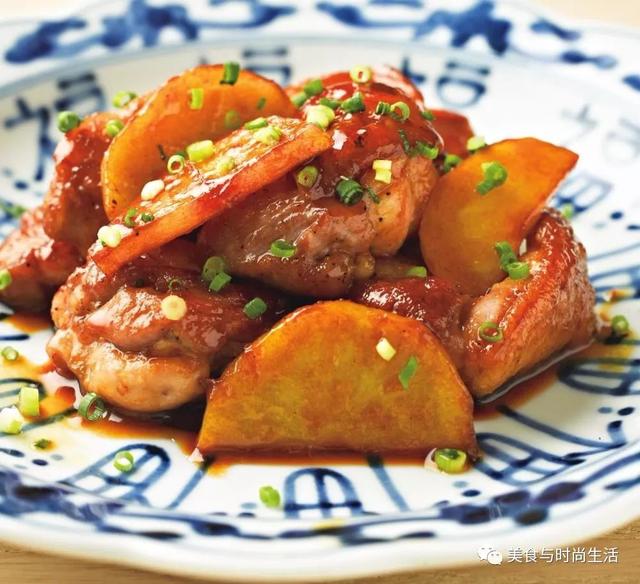 鸡肉炖土豆怎么炒好吃又嫩，土豆炖鸡这样做太好吃了