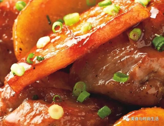 鸡肉炖土豆怎么炒好吃又嫩，土豆炖鸡这样做太好吃了