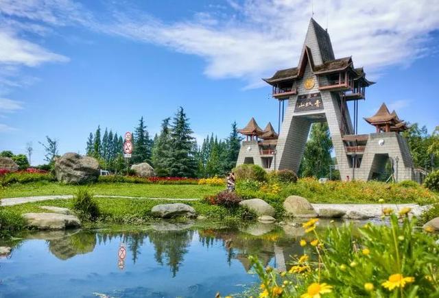 成都市青城山都江堰旅游景区，这个五一青城山-都江堰景区超火爆