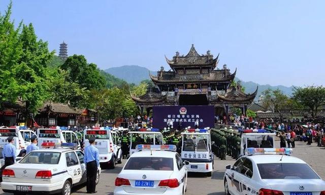 成都市青城山都江堰旅游景区，这个五一青城山-都江堰景区超火爆