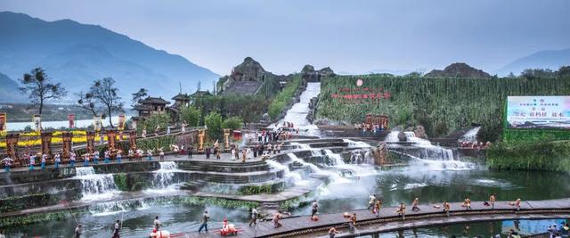 成都市青城山都江堰旅游景区，这个五一青城山-都江堰景区超火爆