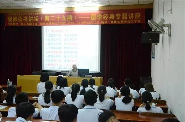 梅汕高铁开通的，好像叫“梅潮高铁”比较合适吧
