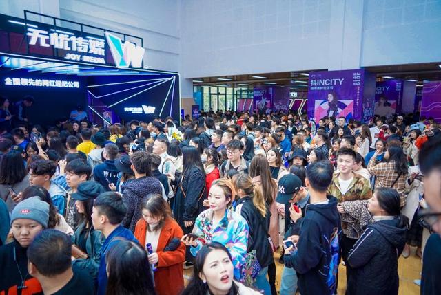 成都春熙路抖音最火的地方，熊猫屁股后面的这家足疗足疗居然才一百多