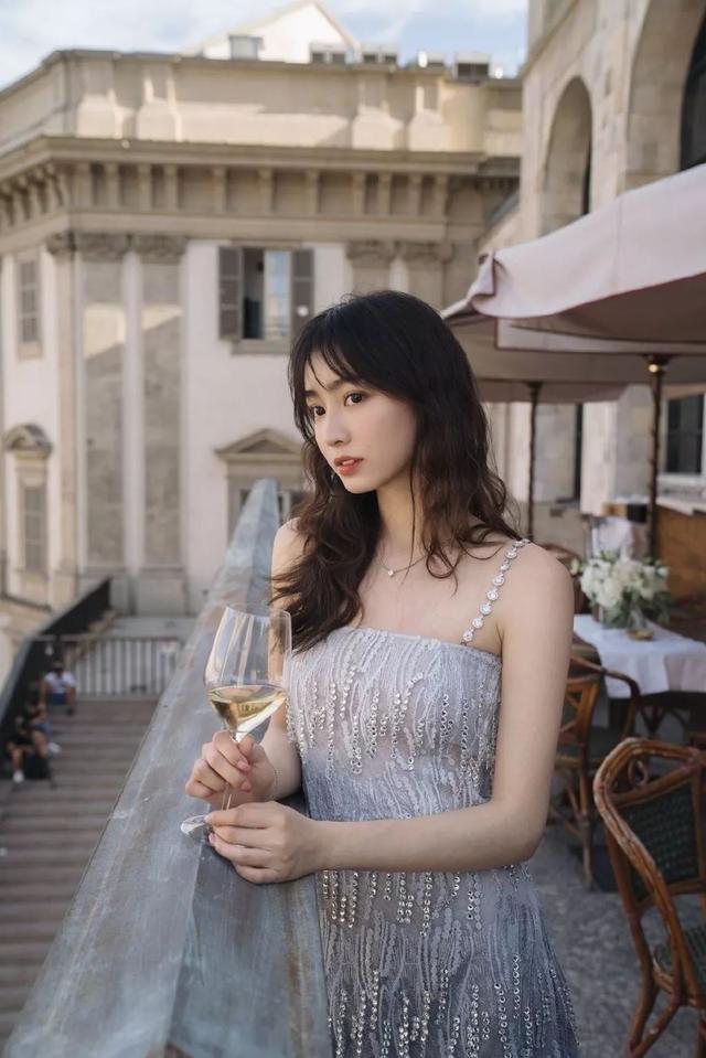 什么颜色的卷发最好看，你的卷发该怎么选