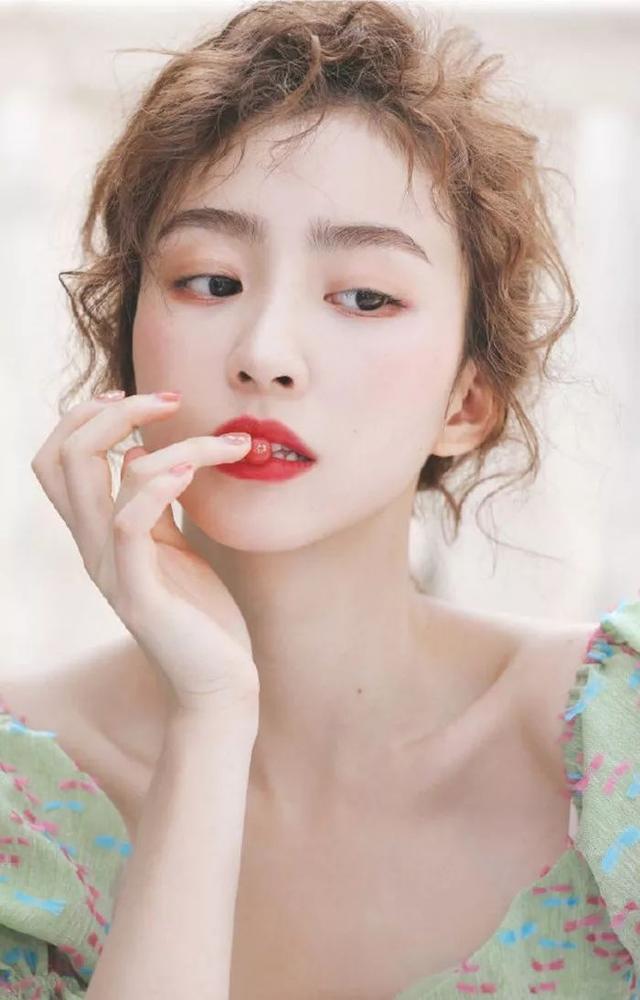 什么颜色的卷发最好看，你的卷发该怎么选