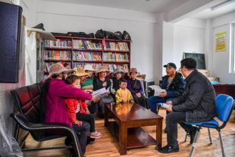 教师精准扶贫故事，教书育人不忘初心