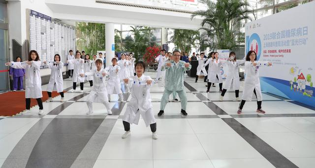 哑铃糖尿病(糖尿病举哑铃降糖做法)