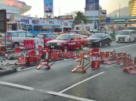 香港市民当街反击，香港市民怒斥暴徒
