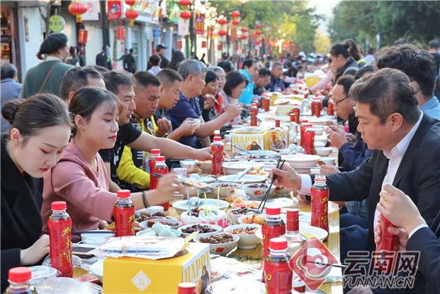 云南哈尼族特色美食，云南哈尼族善于开垦梯田